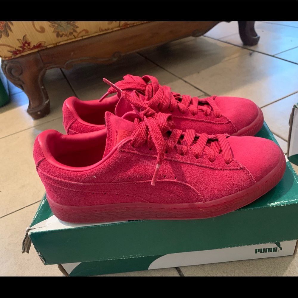 Pink suede pumas